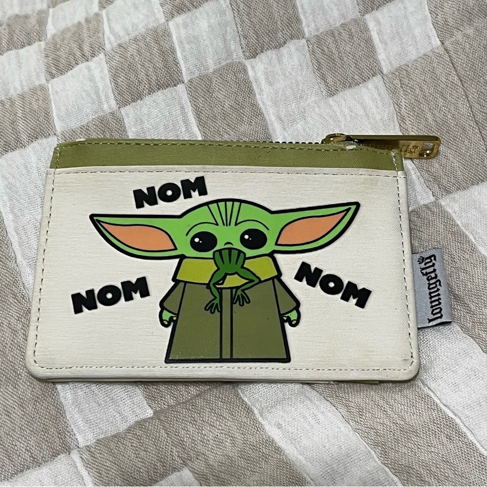 Loungefly Star Wars Mandalorian Grogu Baby Yoda Snack Time Zip Cardholder Wallet